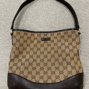 Authentic Gucci shoulder bag with a strap to use as a side or messenger bag!!!